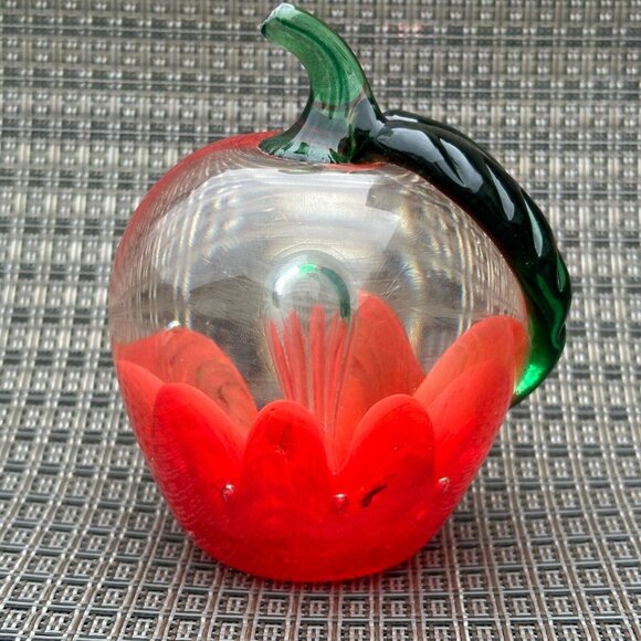 Maude & Bob St Clair Art Glass Paperweight Apple 1980 - Picture 2 of 9